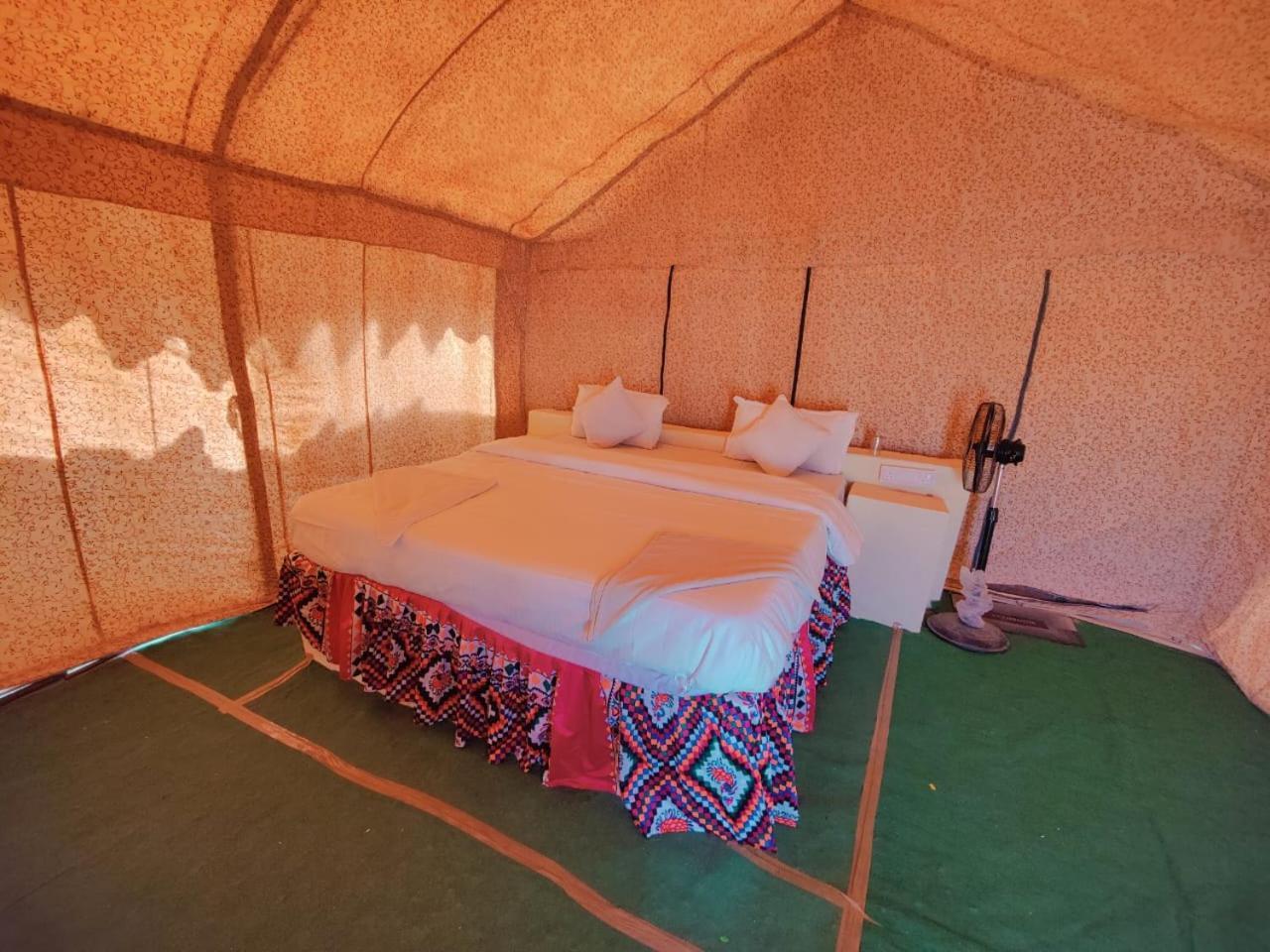 Om Luxury Resort Jaisalmer Rom bilde
