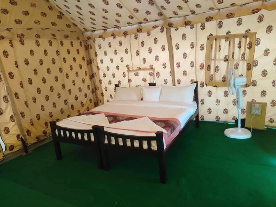 Om Luxury Resort Jaisalmer Rom bilde
