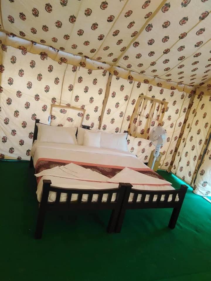 Om Luxury Resort Jaisalmer Rom bilde