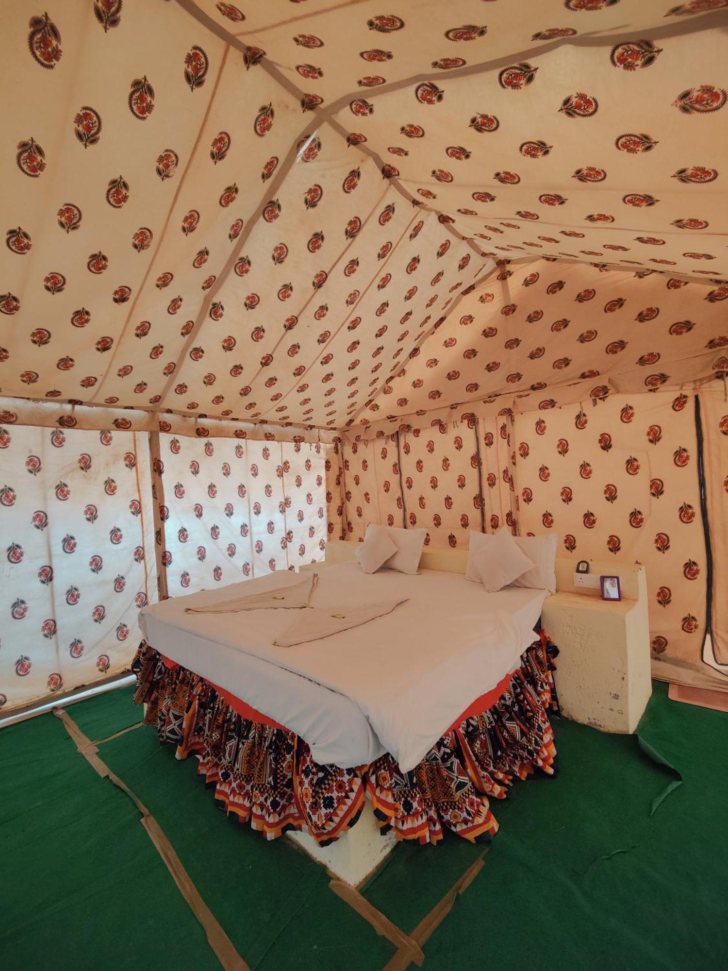 Om Luxury Resort Jaisalmer Rom bilde