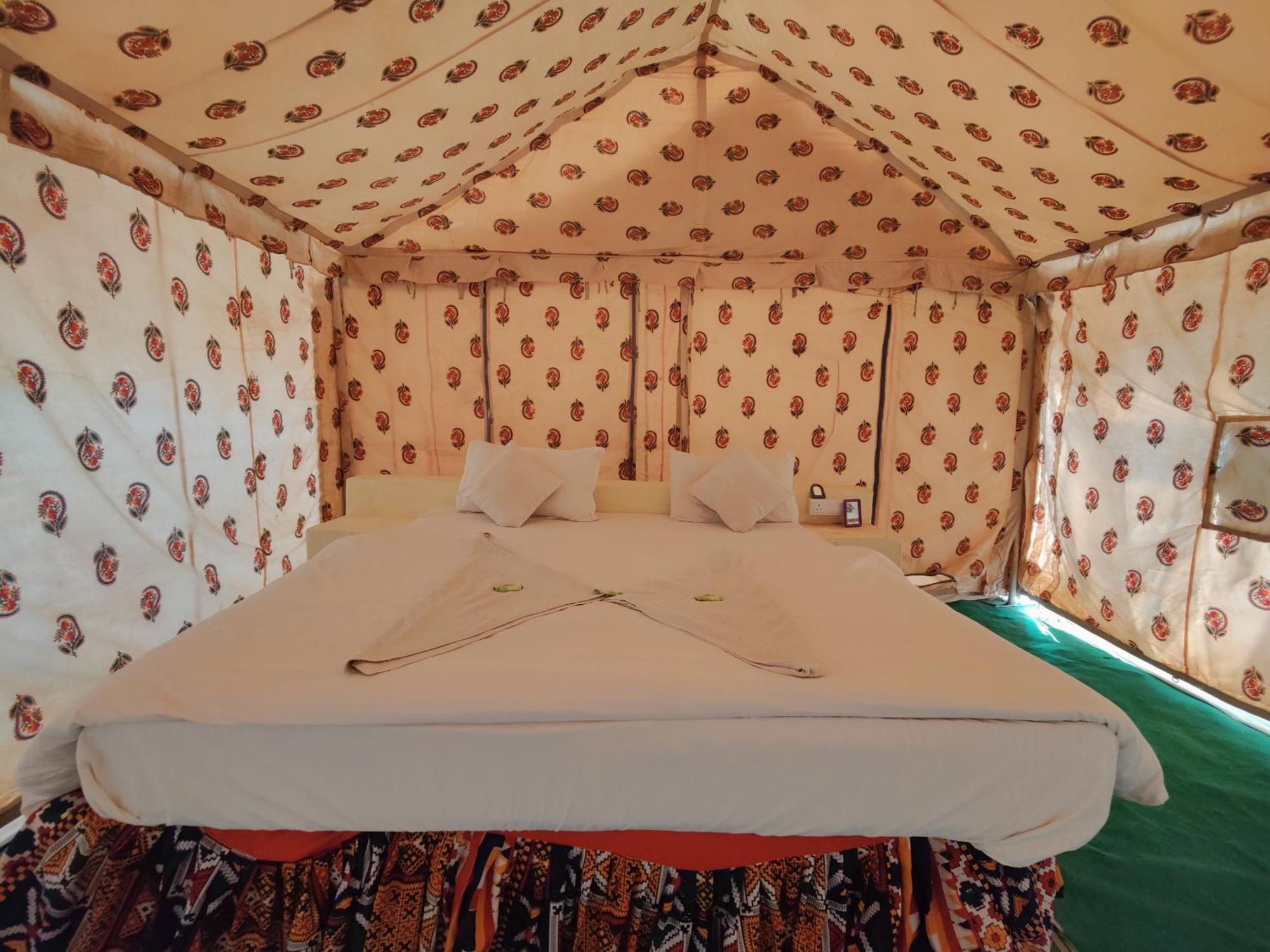 Om Luxury Resort Jaisalmer Rom bilde